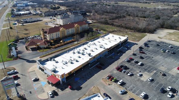 Shafer Crossing Retail Center: 2918 N US Highway 75, Sherman, TX 75090